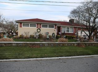 60 Aetna St, Somerset, MA 02726