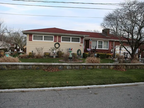 60 Aetna St, Somerset, MA 02726