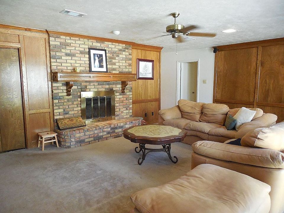 1st image of 4019 Green Valley Dr