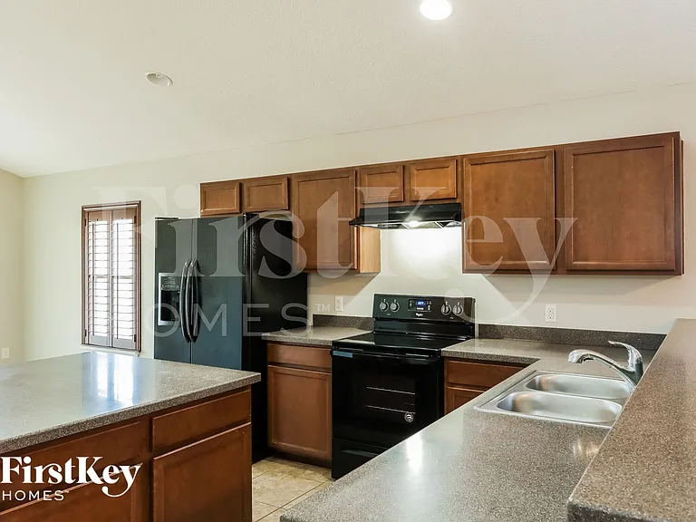 5668 Village Pond Cir — Photo 7