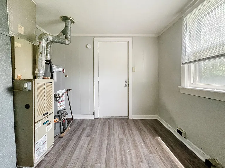 2118 S Penn St — Photo 15