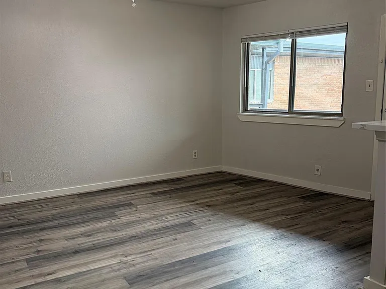 4811 Oakland St #10 — Photo 13