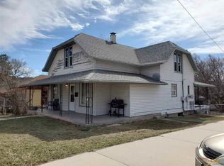 146 N 6th St, Hot Springs, SD 57747
