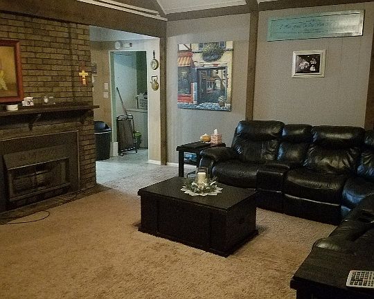 Living room (fireplace)