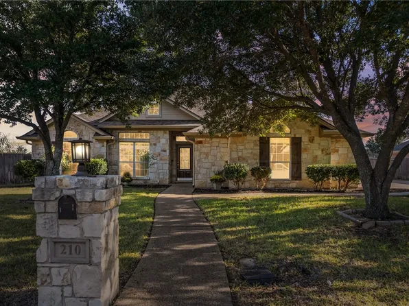 210 Desert Sky Dr, Mc Gregor, TX 76657