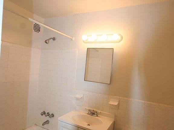 5th image of 13 Franklin Blvd #5