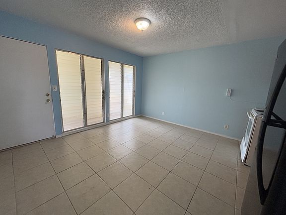 3rd image of 142 Lakeview Cir #2