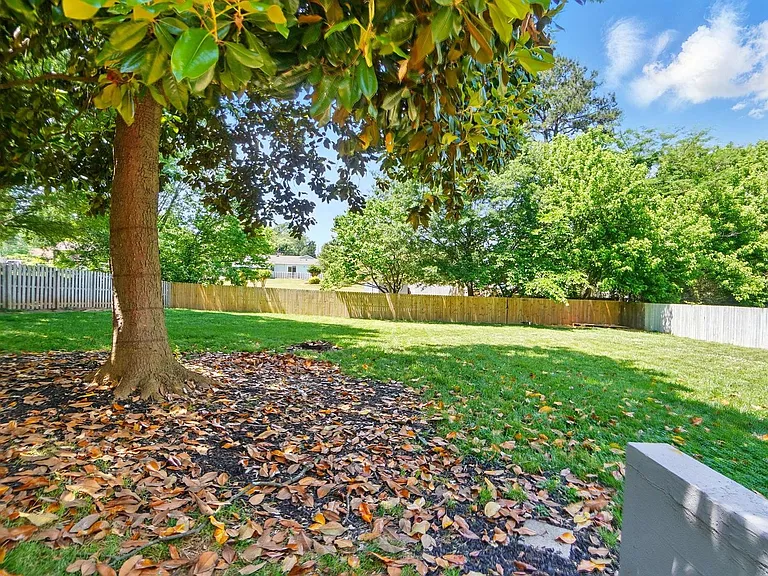 2413 Hoffman St — Photo 41