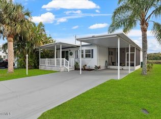 907 Laurel Cir, Barefoot Bay, FL 32976