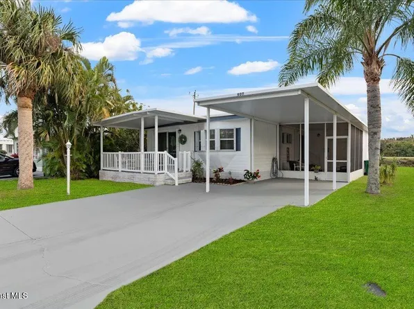 907 Laurel Cir, Barefoot Bay, FL 32976