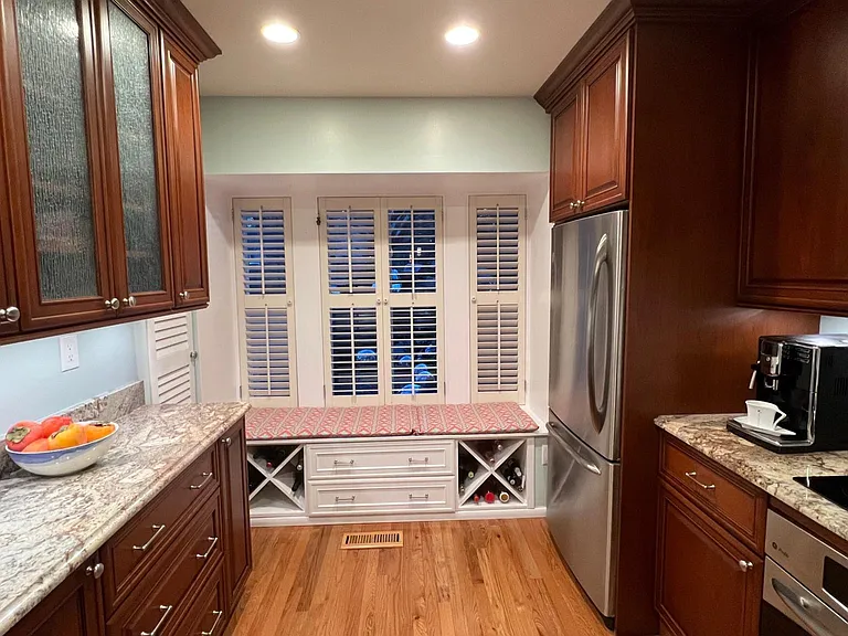 First floor: kitchen