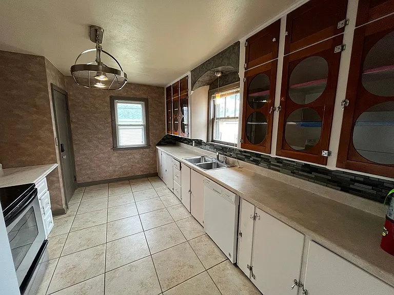 803 Grand Ave — Photo 4