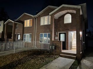7120 166th St, Flushing, NY 11365