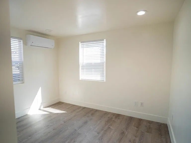 The Plaza House — Photo 10