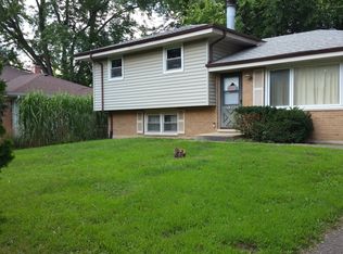 184 Hilltop Dr, Lake In The Hills, IL 60156