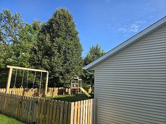 4th image of 568 Thornberry Ct