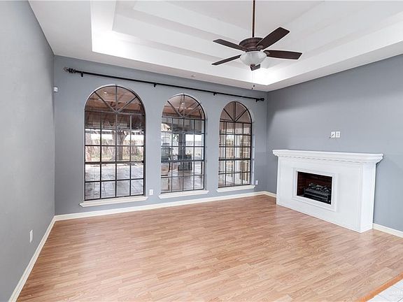 2nd image of 305 San Felipe St