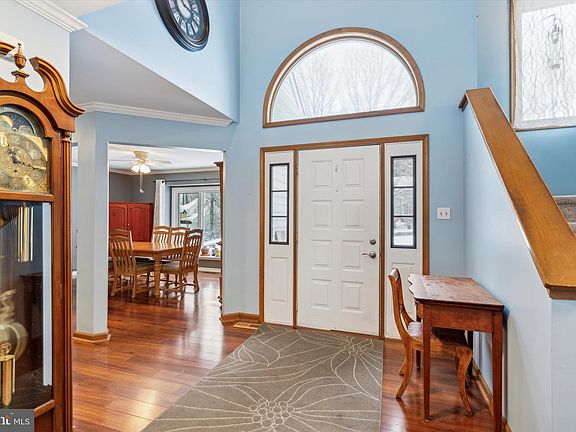 4th image of 407 Pleasant Valley Dr