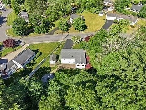 5th image of 115 Arrowhead Dr