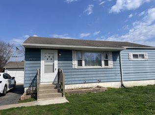 2727 N Elmwood Ave, Waukegan, IL 60087