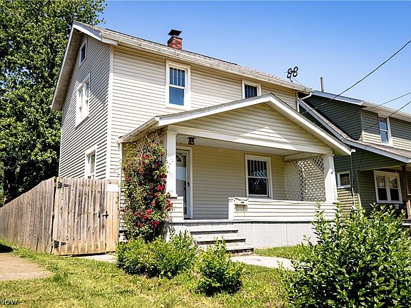 2nd image of 1209 Roslyn Ave SW