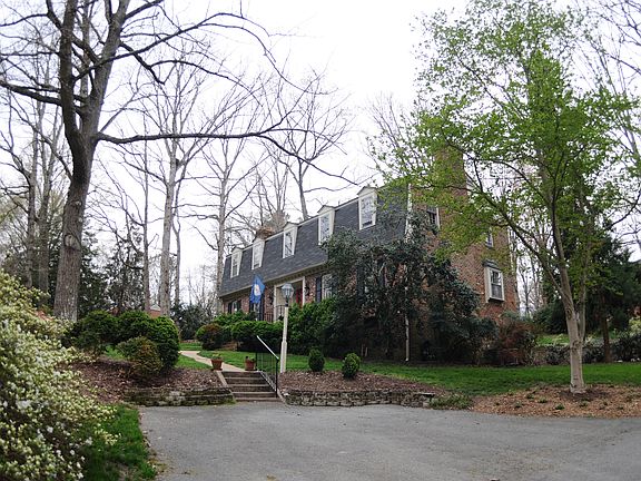 2nd image of 104 Roslyn Hills Dr