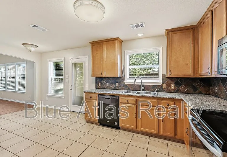601 Steerman Ct — Photo 7