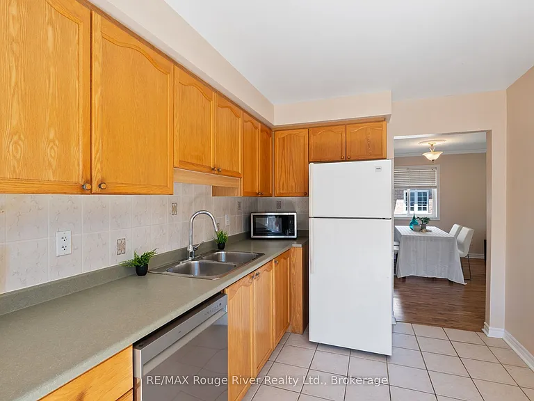795 Munson Cres — Photo 13