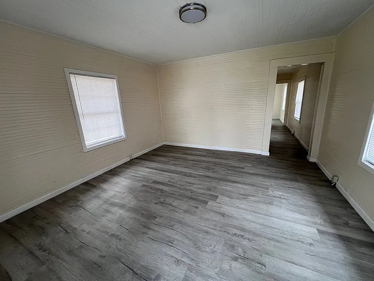 319 Wisenbaker Ln — Photo 3