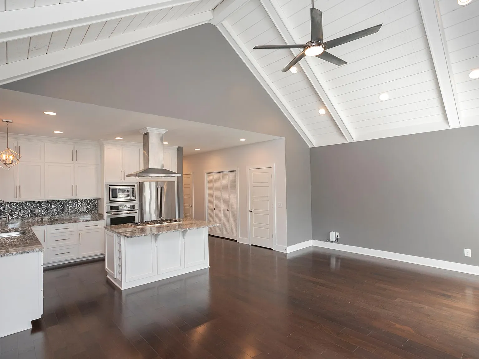 4 bed, 2.5 bath, 2615 sqft, $4,300 — Photo 4