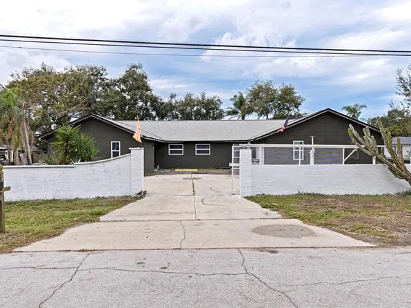 649 16th St NW, Largo, FL 33770