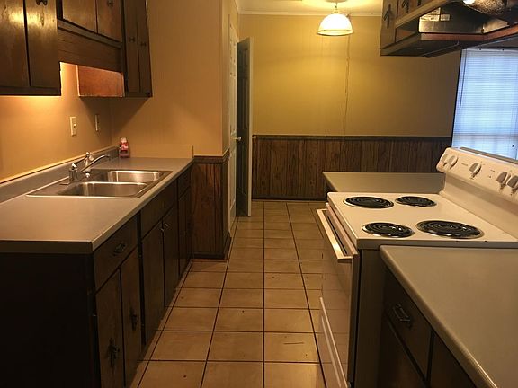 3rd image of 16 Kenwood Cres