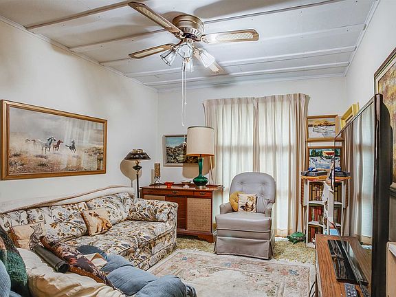 5th image of 23576 Greenleaf Blvd