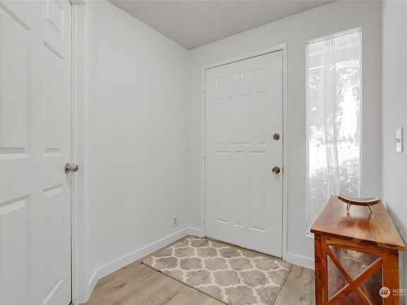 3rd image of 13722 135th Avenue NE