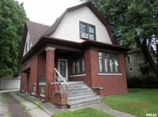 835 N Cedar St, Galesburg, IL 61401