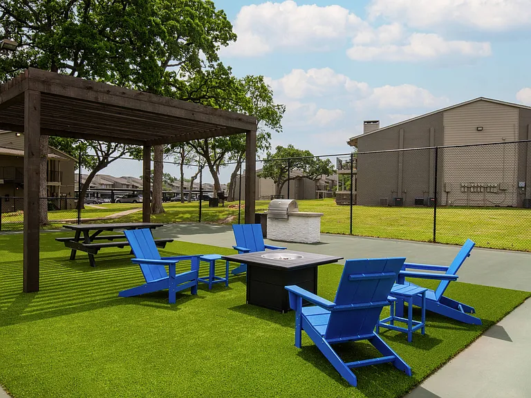 Outdoor Lounge with Fire Pit at Oak Park Apartments