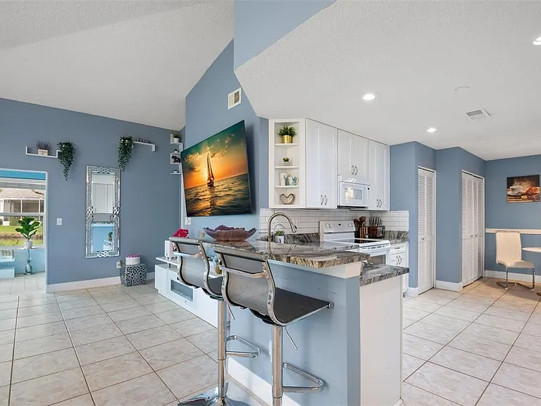 713 Manchester Woods Dr — Photo 14