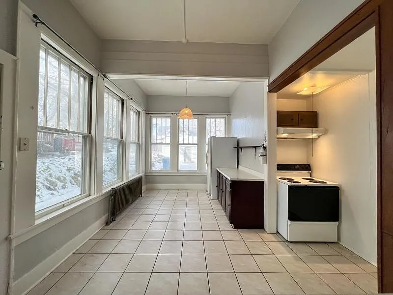 605 W 3rd St — Photo 2