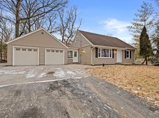 S45W22339 Quinn Rd, Waukesha, WI 53189