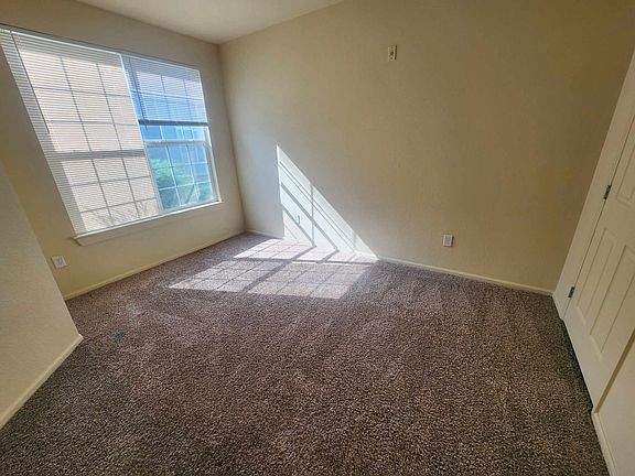 5th image of 2990 W C St Unit 60102