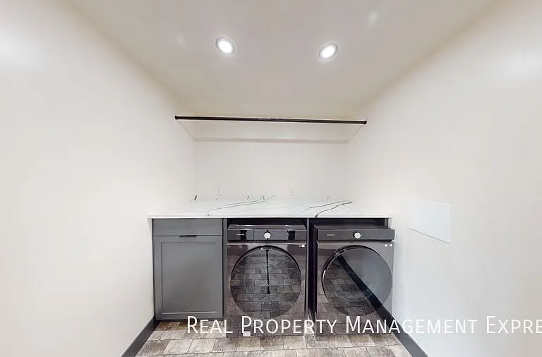 313 N Red Spruce Ave — Photo 24
