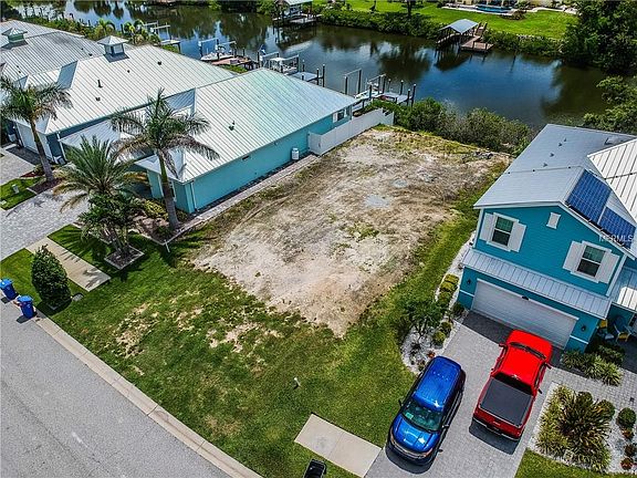 4th image of 411 Bahama Grande Blvd