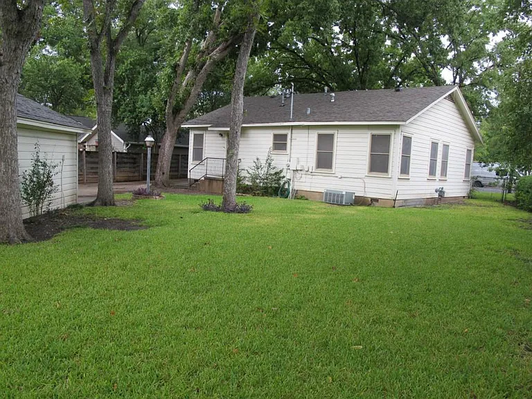 2409 Northland Dr — Photo 13