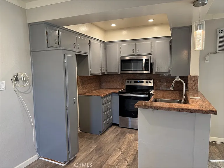 10749 New Haven St — Photo 2