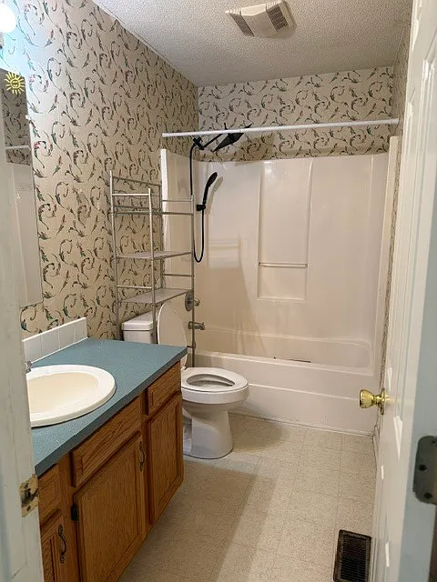 173 Victoria Court - A — Photo 2