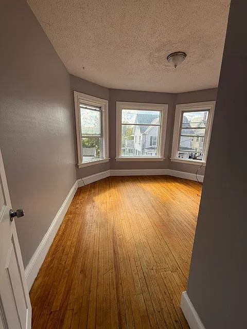 3 bed, $1,800 — Photo 2