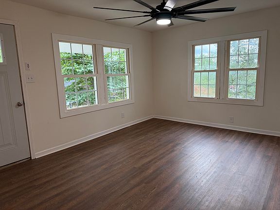 3rd image of 711 Green St