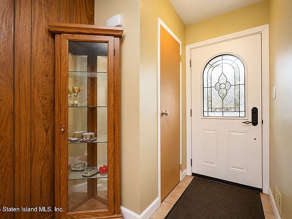 4th image of 71 Ladd Ave