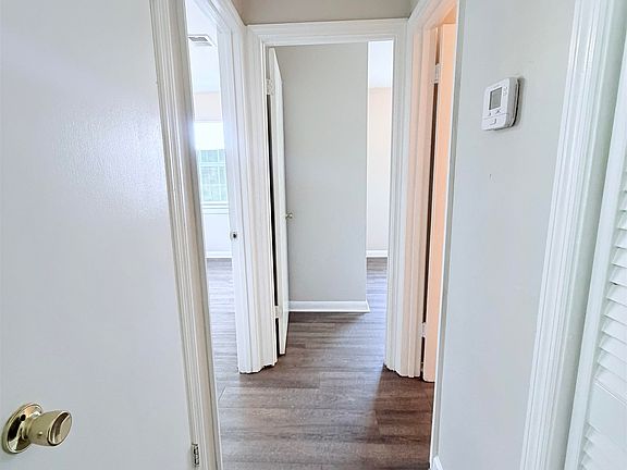 4th image of 4830 Ruthenia Rd