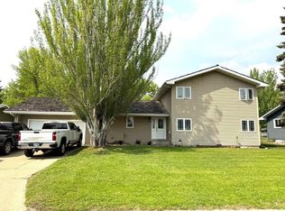 1212 19th Ave SW, Minot, ND 58701